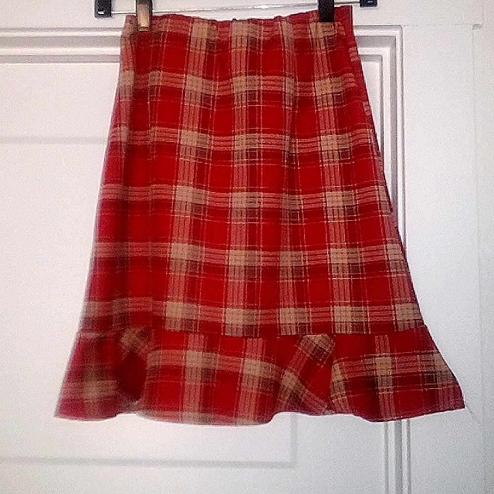 Medium. Red Plaid Skirt